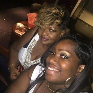 Meet your Posher, Dee